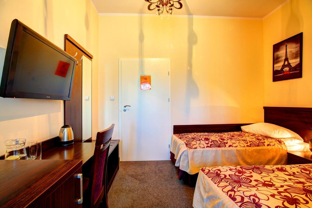 Hostel Evotel Zielonka  Extérieur photo