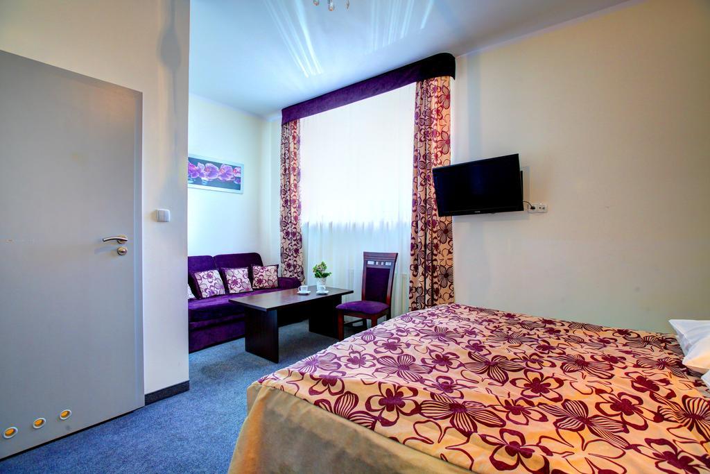 Hostel Evotel Zielonka  Extérieur photo