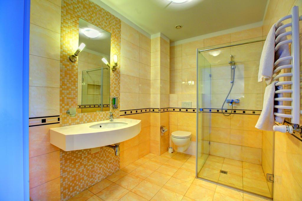 Hostel Evotel Zielonka  Extérieur photo