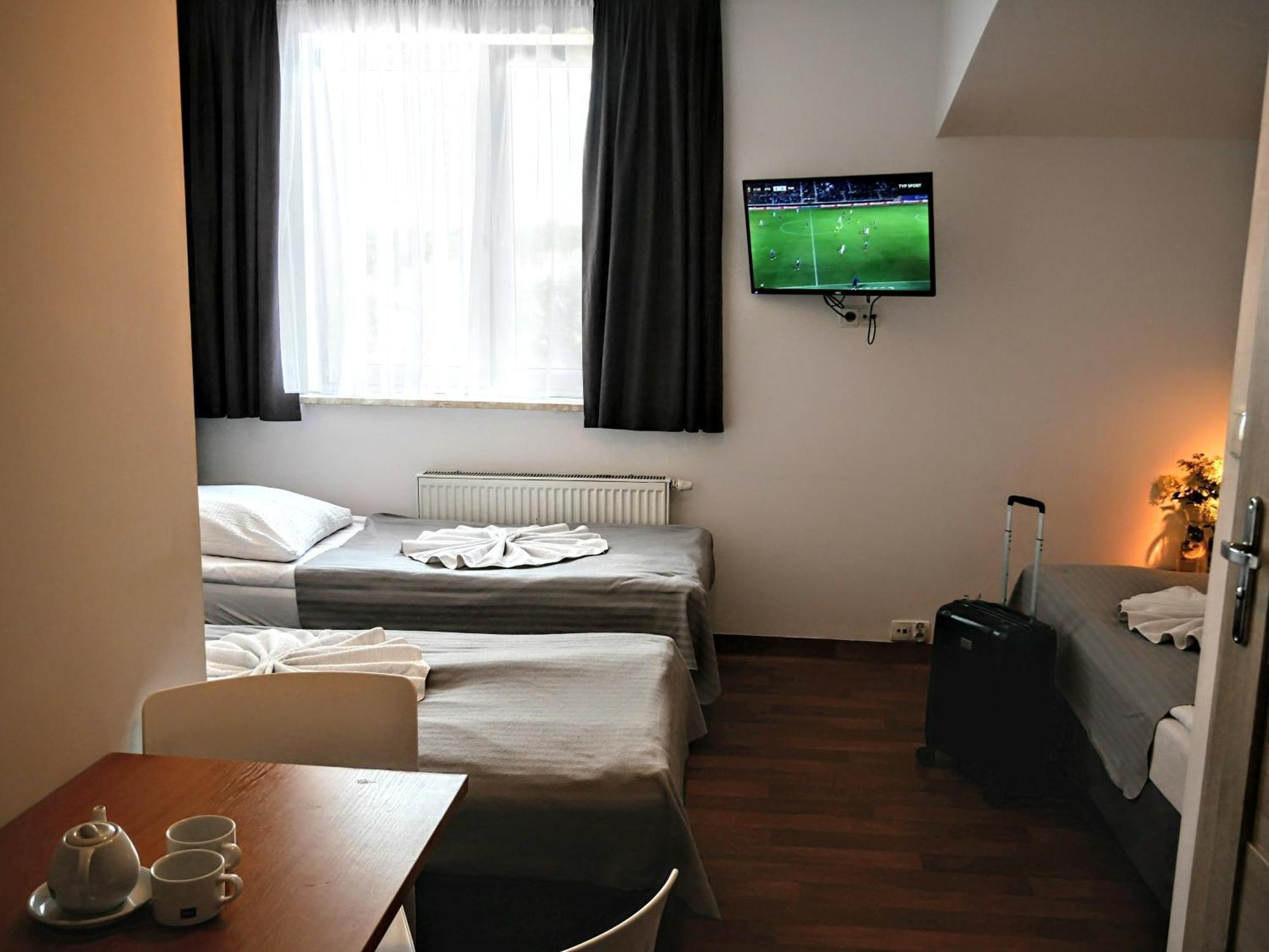 Hostel Evotel Zielonka  Extérieur photo