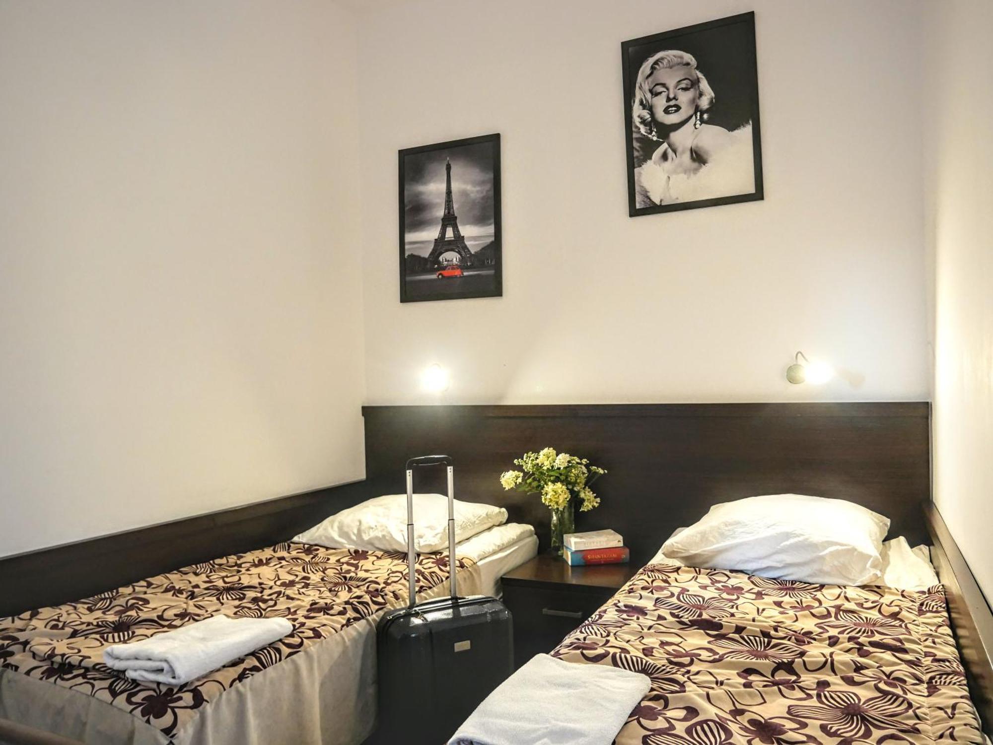 Hostel Evotel Zielonka  Extérieur photo