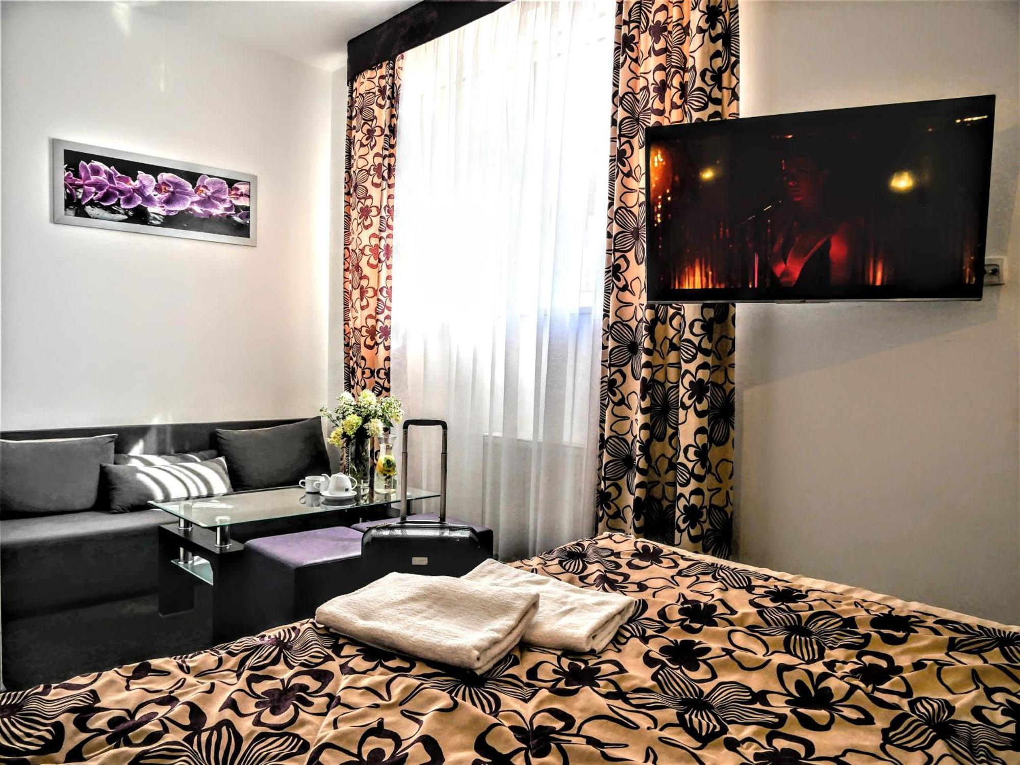 Hostel Evotel Zielonka  Extérieur photo