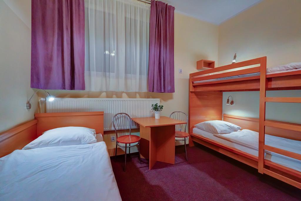 Hostel Evotel Zielonka  Extérieur photo