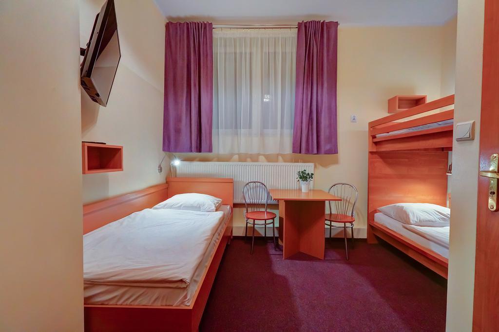 Hostel Evotel Zielonka  Extérieur photo