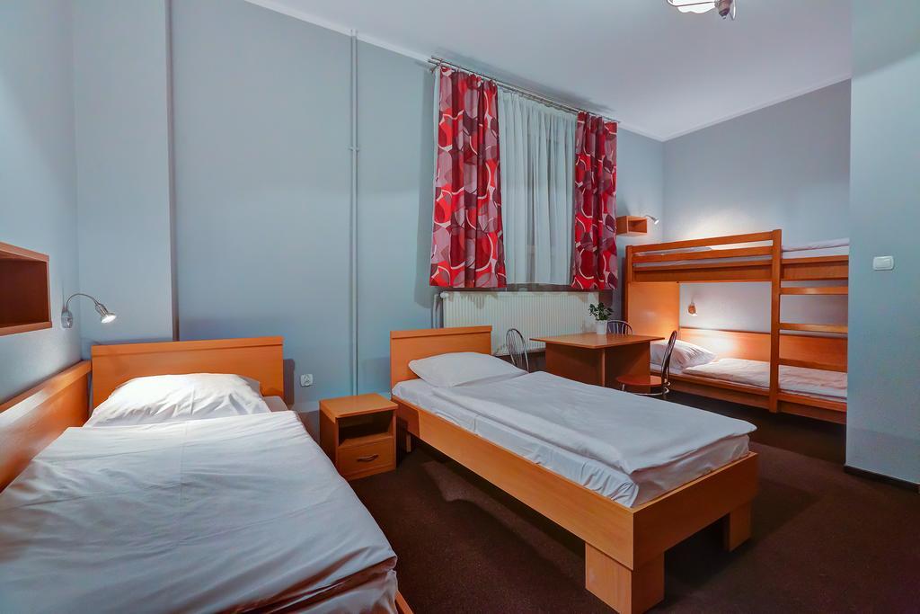 Hostel Evotel Zielonka  Extérieur photo
