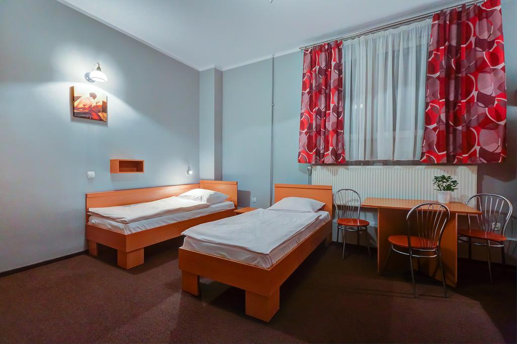 Hostel Evotel Zielonka  Extérieur photo
