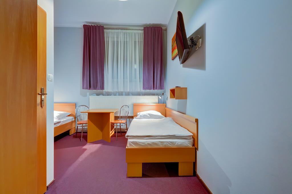 Hostel Evotel Zielonka  Extérieur photo