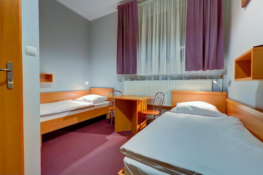 Hostel Evotel Zielonka  Extérieur photo